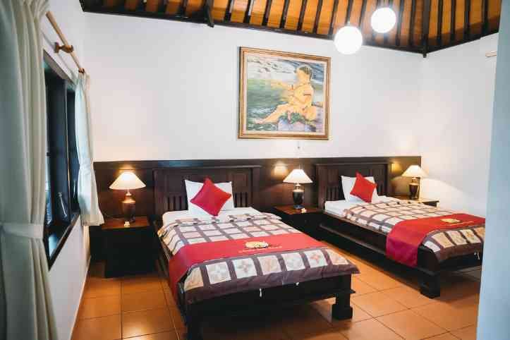 Family Garden Cottage interior