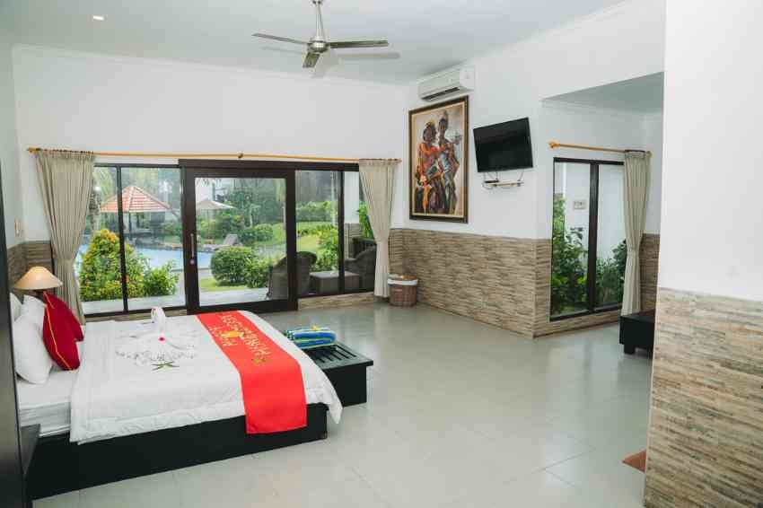 Luxury Garden Cottage interior