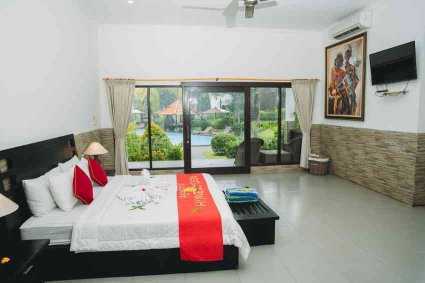Luxury Garden Cottage interior
